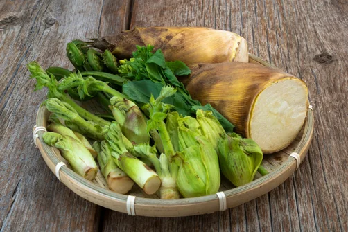 ざるに盛った、季節の野菜